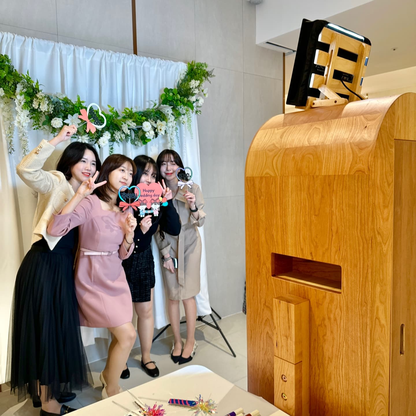 기다림을 설레임으로
로비의 활기를 더해요